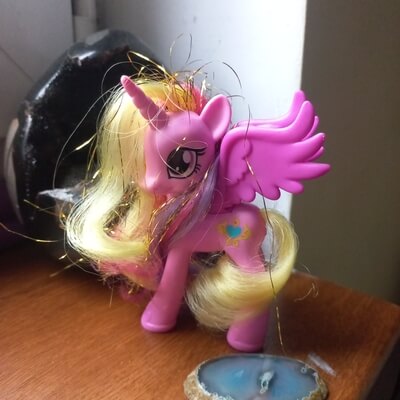 Crystal Princess Celebration Cadance brushable with wicked fucked up tinsel in her hair.