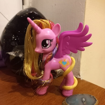 cadance after the process: the twisted hair looks the same, the straight part has the tinsel slightly messy.