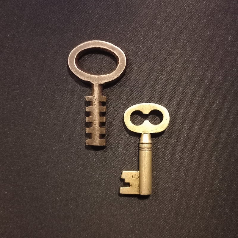 a pair of old keys.