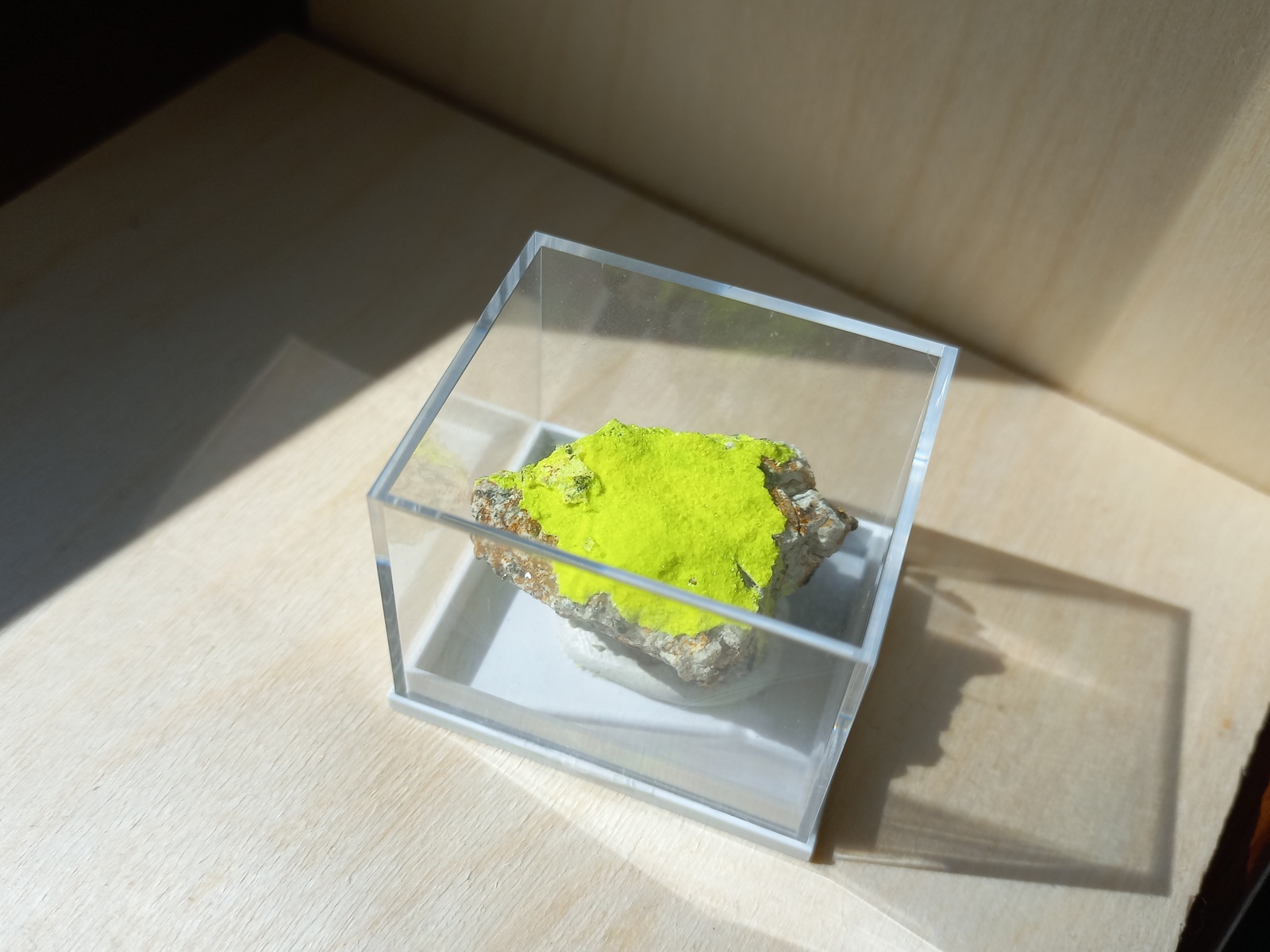 bigger autunite with small crystals