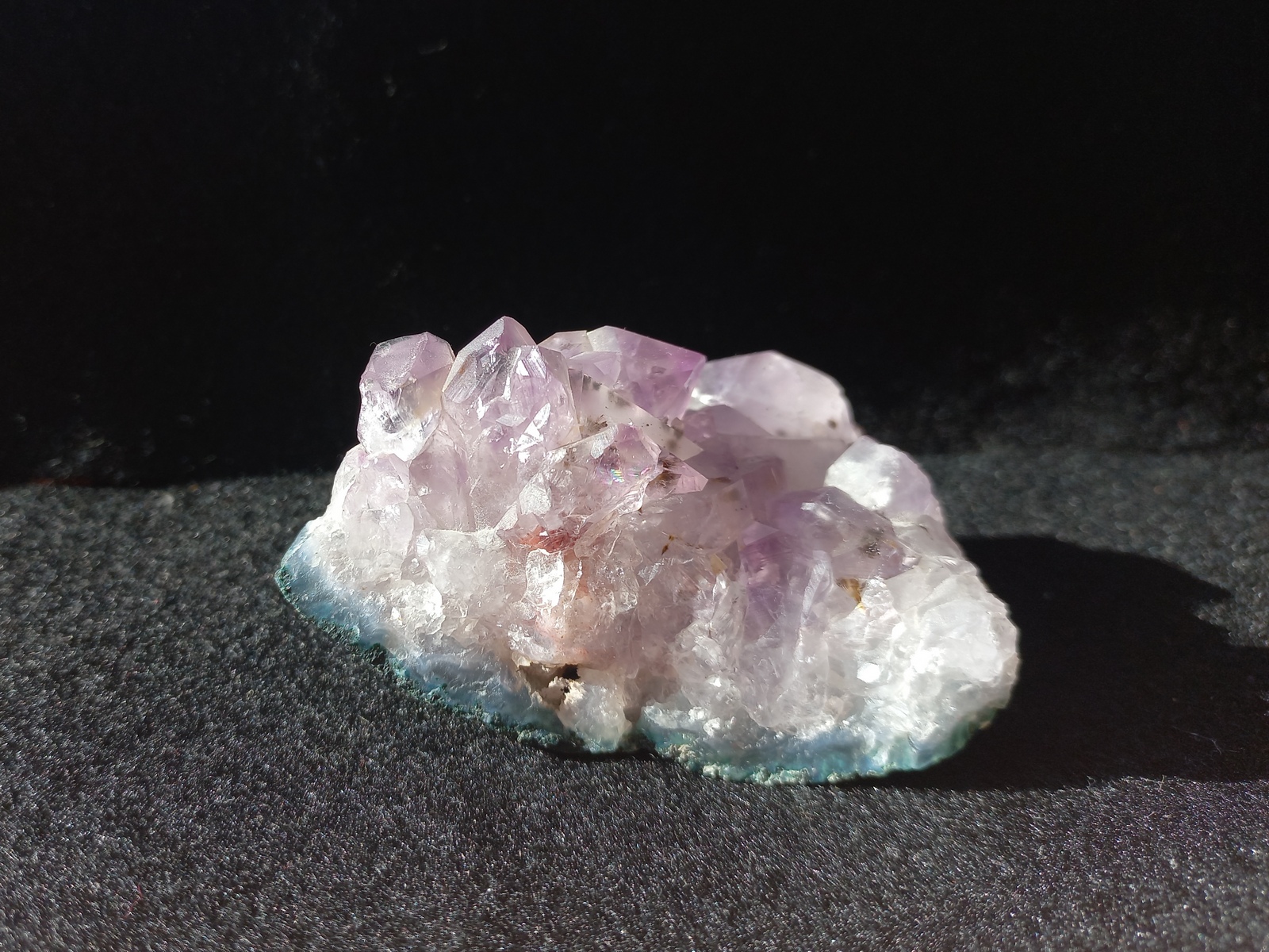 bigger amethyst with smaller crystals